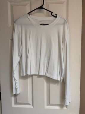 American Eagle Outfitters White Cropped Long-Sleeve Crew Tee